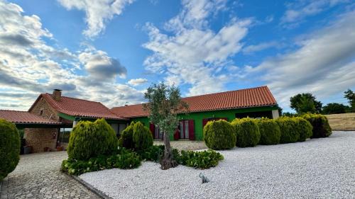 Seia House | Raízes da Vinha - Quartos & Chalé na Serra da Estrela