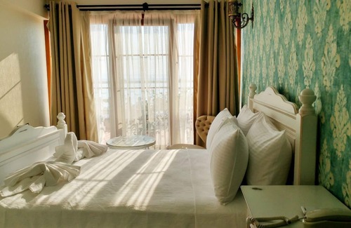 Altınova Hotel | Ra Otel
