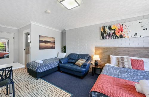 Newtown Hotel | Raceview Motor Inn