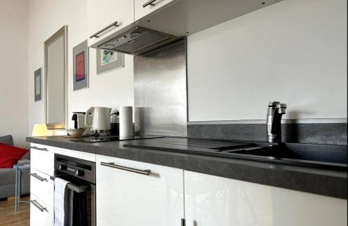 Part Dieu - Bir Hakeim Apartment | Rachais - CI - Lyon 2 - Quiet comfortable and bright studio in Garibaldi