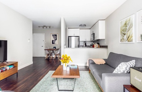 Sunnyvale Apartment | Rad Sunnyvale 1BR w/Gym, Pool, Courts, near Tech HQs, by Blueground