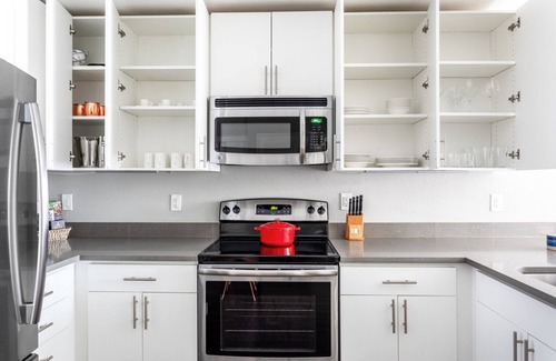 Sunnyvale Apartment | Rad Sunnyvale 1BR w/Gym, Pool, Courts, near Tech HQs, by Blueground