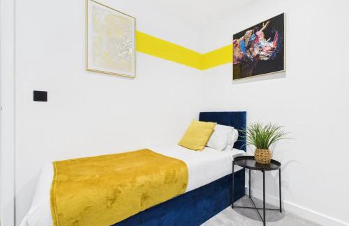 Hendon Apartment | Radiant & Modern 2 Bedroom Flat Sleeps 8