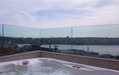 Pera Hotel | Radisson Blu Hotel Istanbul Pera