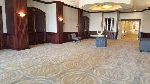 West Edmonton Hotel | Radisson Hotel & Conference Centre Edmonton