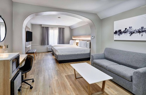 Biggs Field Hotel | Radisson Hotel El Paso Airport