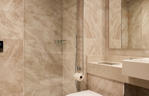 Larkhall Hotel | Radstone Hotel