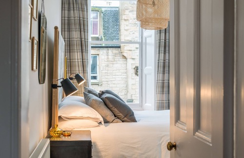 Stockbridge Cottage | Raeburn Place Apartment - sleeps 2 guests