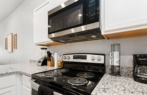 Lubbock House | RaiderBNB- Centrally Located! NEAR TTU w/ Garage Parking