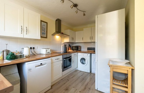 Thorpeness Cottage | Rainbow Cottage - sleeps 5 guests in 3 bedrooms