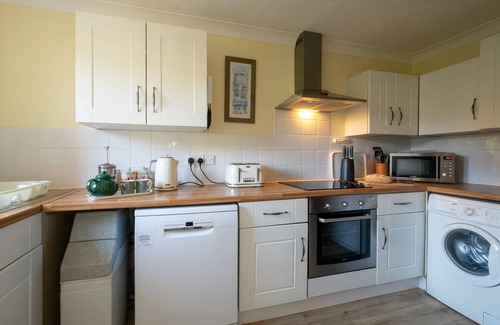 Thorpeness Cottage | Rainbow Cottage - sleeps 5 guests in 3 bedrooms