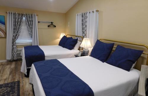 Rockdale Hotel | Rainbow Courts