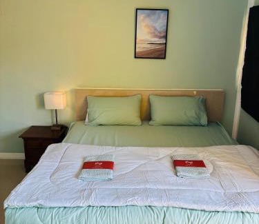 Bophut Apartment | Rainbow Room No 10 Front of Haad Rin Queen Ferry