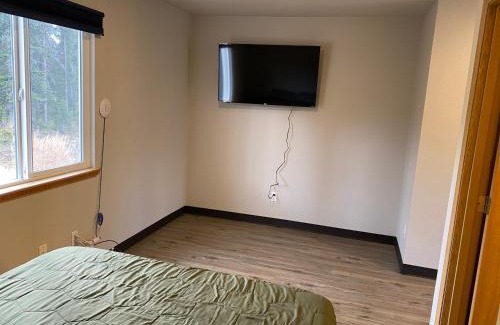 Kenai House | Rainbow Trout Retreat, Cabin 5 at Lower Kenai Lodge