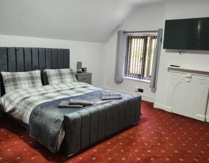 Manchester House | Rainsough Cottage Guest House - Shared Bathroom - Free Parking & WiFi