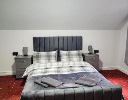 Manchester House | Rainsough Cottage Guest House - Shared Bathroom - Free Parking & WiFi