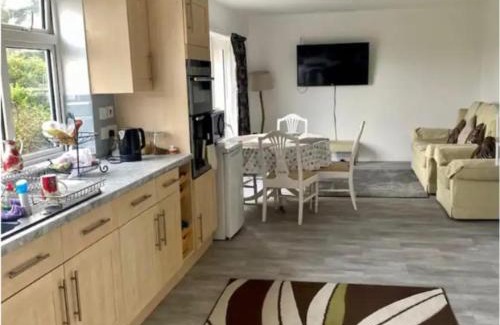 Sutton Coldfield Apartment | Raj Rentals Ensuite