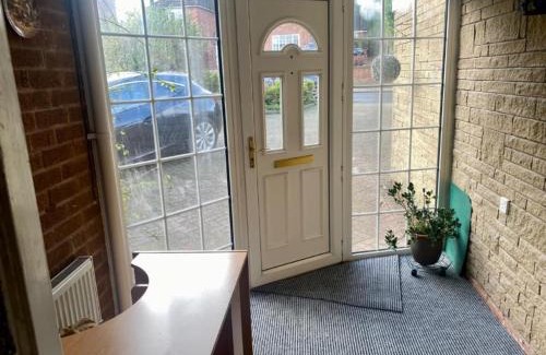 Sutton Coldfield Apartment | Raj Rentals Ensuite
