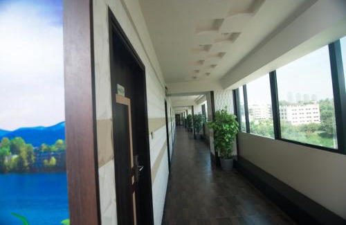 Bengaluru Hotel | Rajathadri Palace Hotel Lake Breeze Suites