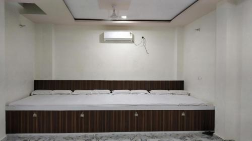 Mathura House | Rajlakshmi Guest House