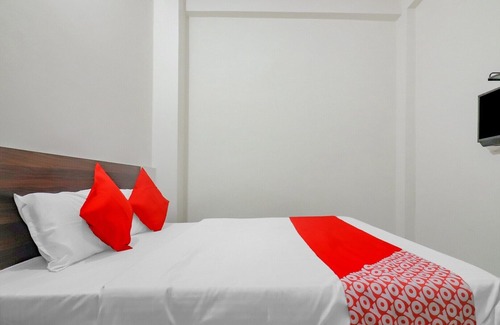 Mathura Hotel | Rajlakshmi Guest House - AC Room with attached bathroom, Free Wifi