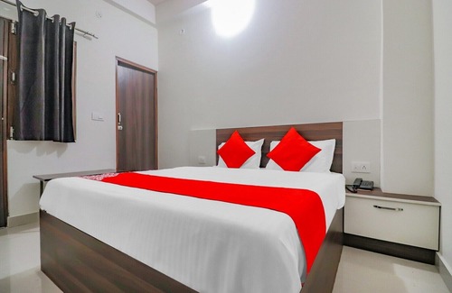 Mathura Hotel | Rajlakshmi Guest House - AC Room with attached bathroom, Free Wifi