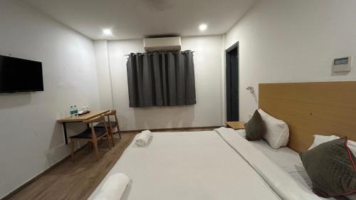 Knowledge Park III Hotel | Raksha Town Near Knowledge Park 3