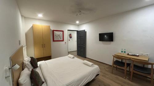 Knowledge Park III Hotel | Raksha Town Near Knowledge Park 3