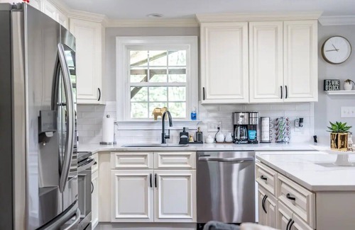 Umstead House | Raleigh Home w/Land and Hot Tub!