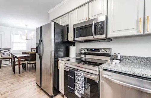 Southwest Raleigh House | Raleigh house w master suite close to everything