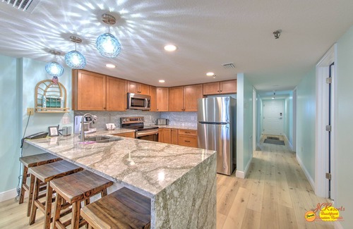 North Redington Beach Condo | Ram Sea 614: 3 BR, 2 BA in N. Redington Beach, Sleeps 8
