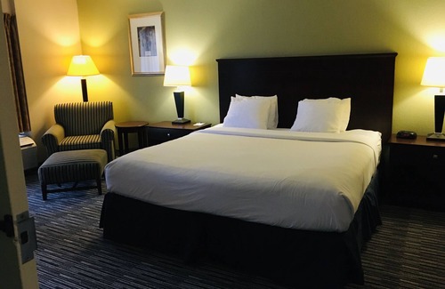Batesville Hotel | Ramada by Wyndham Batesville