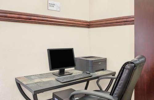 Dupont Hotel | Ramada by Wyndham Denver International Airport