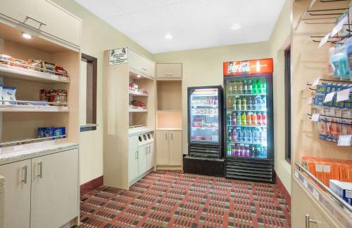Dupont Hotel | Ramada by Wyndham Denver International Airport