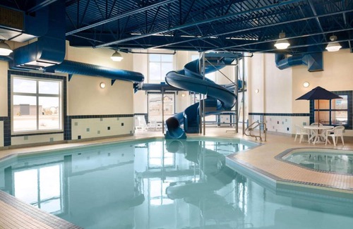 Drayton Valley Hotel | Ramada by Wyndham Drayton Valley