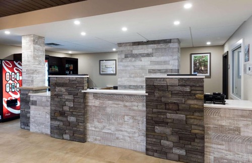 Revelstoke Hotel | Ramada by Wyndham Revelstoke
