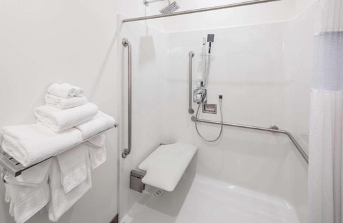 Revelstoke Hotel | Ramada by Wyndham Revelstoke