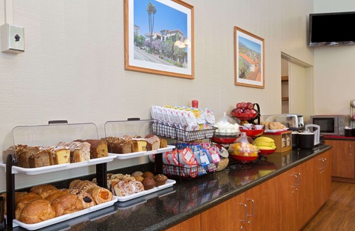 Santa Barbara Hotel | Ramada by Wyndham Santa Barbara