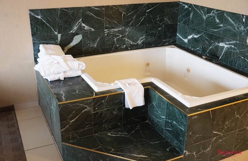 Dilworth Mountain Estates Hotel | Ramada Hotel & Conference Center by Wyndham Kelowna