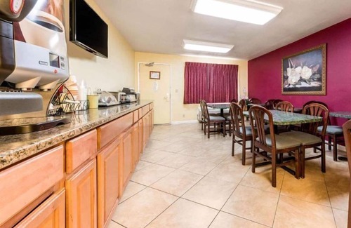 Gilroy Hotel | Ramada Limited Gilroy