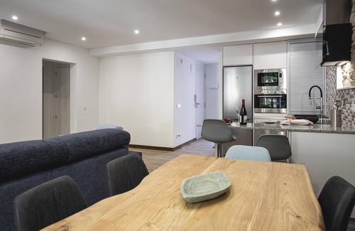 Old Town Apartment | Rambla Eiffel 1 - Holiday Apartment Rental in Girona | Bravissimo