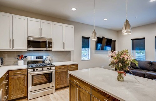 Georgetown House | Rambler's Retreat/Sleeps 8/Lakefront View