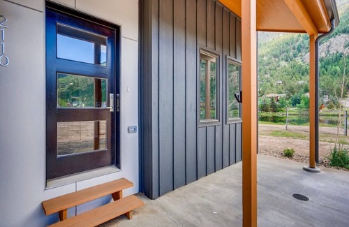 Georgetown House | Rambler's Retreat/Sleeps 8/Lakefront View