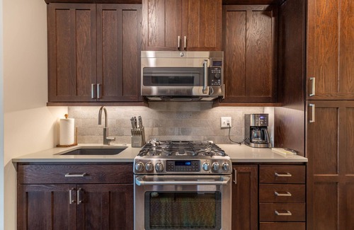 Lenoir Condo | Ramblestone Cottage - Luxury condo with access to the Blue Ridge Mountain Club amenities