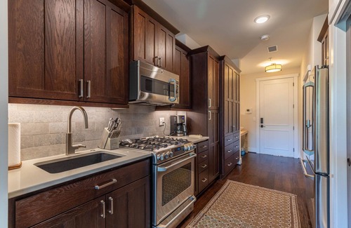 Lenoir Condo | Ramblestone Cottage - Luxury condo with access to the Blue Ridge Mountain Club amenities