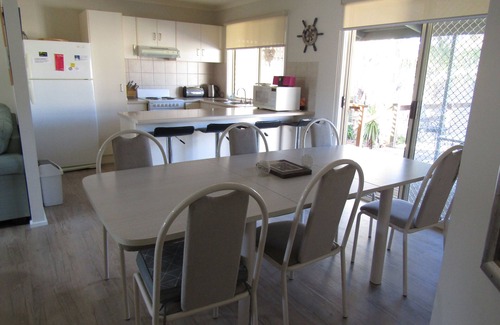 Port Vincent House | Ramsay's Retreat -Short walk to main street and beach!
