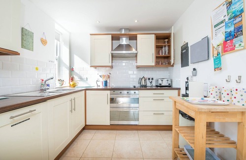 Solva Cottage | Ramsey View, Holiday property Llanunwas, Solva, Sleeps 6, 3 bedrooms, bathrooms