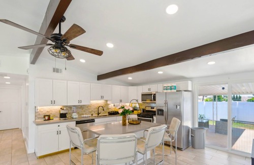 La Presa House | Ranch 3-BR/1-Bth House w Gated Yard, Garage, Crib