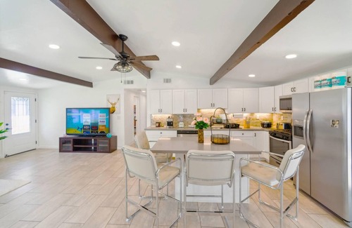 La Presa House | Ranch 3-BR/1-Bth House w Gated Yard, Garage, Crib
