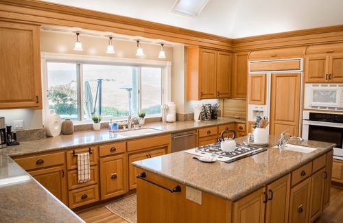 San Luis Obispo House | Ranch Estate EPIC VIEWS Fire Pit Game room Spa Pet-Friendly 10min from Cal Poly!